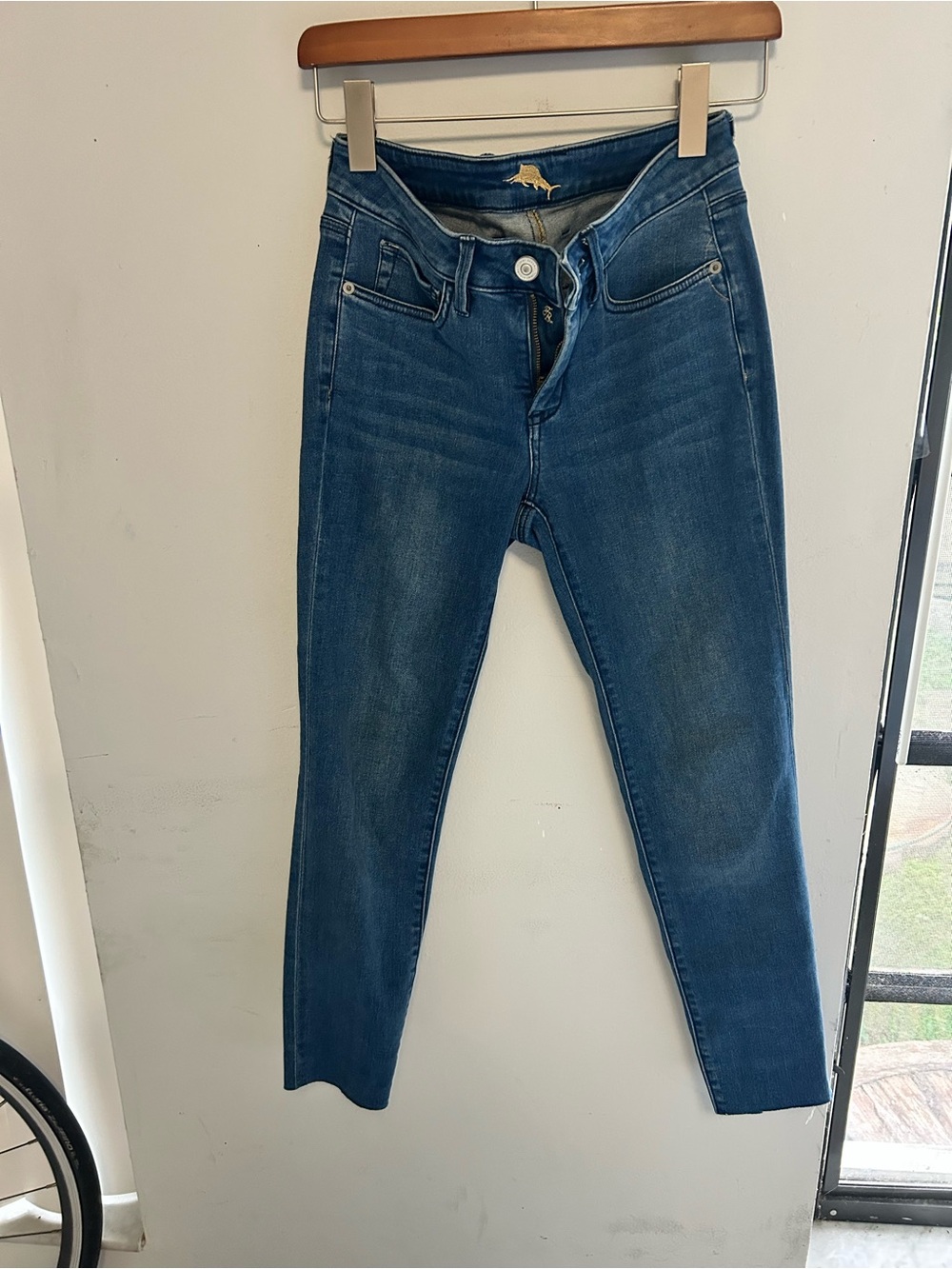 Tommy Bahama High-Rise Skinny Jeans in Medium Blue Wash